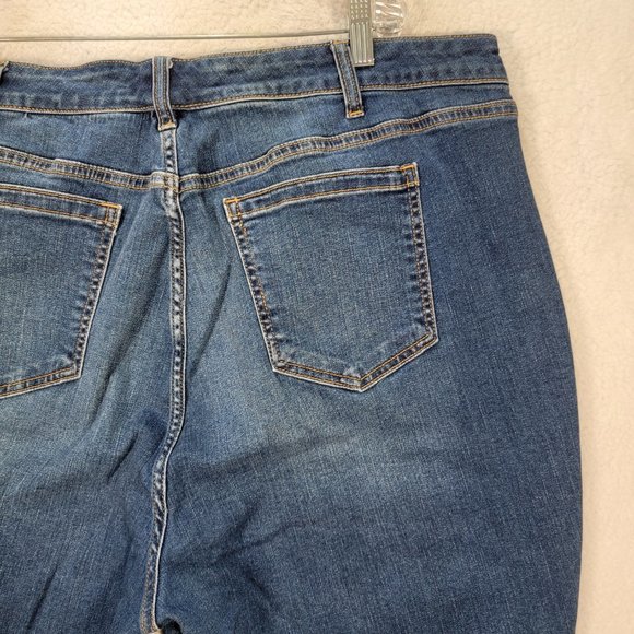 Torrid Plus Size Dark Blue Denim Stretch Mid Rise Cropped Straight Jeans - Picture 11 of 15